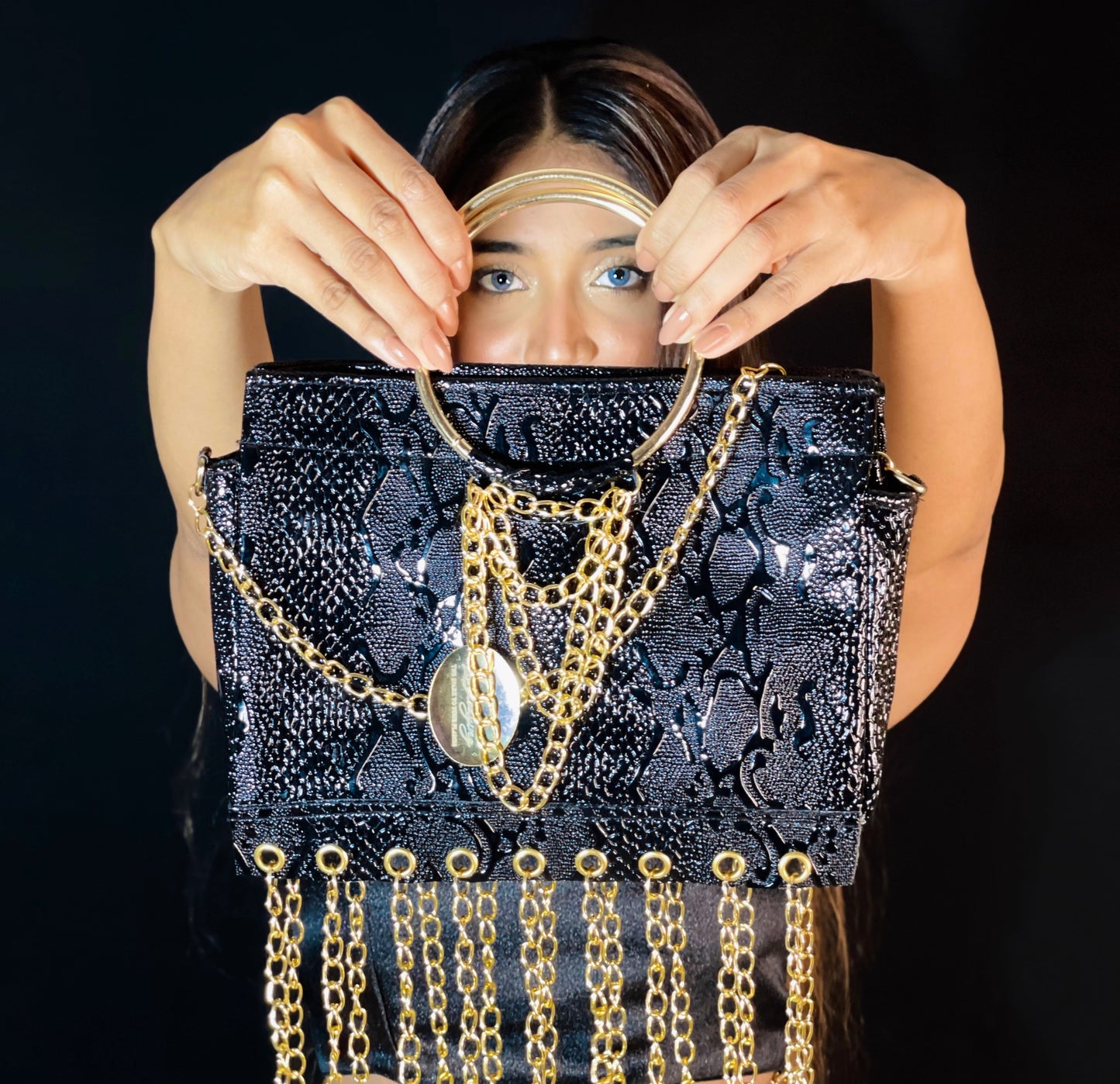 Chained Tassel Alligator Skin Rexine Handbag - Black